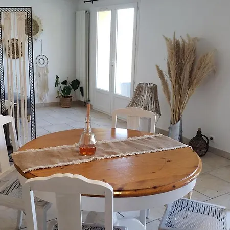 Logis D'hote En Rez De Piscine Holiday home Montignargues