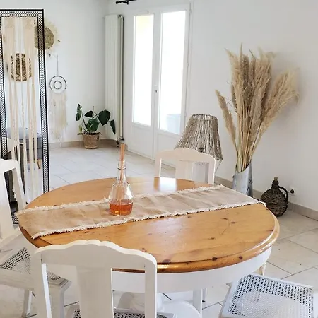 Logis D'hote En Rez De Piscine Holiday home Montignargues